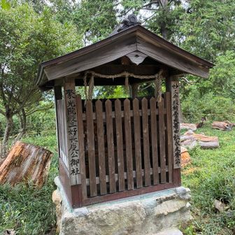 三好長慶を祀る祠
