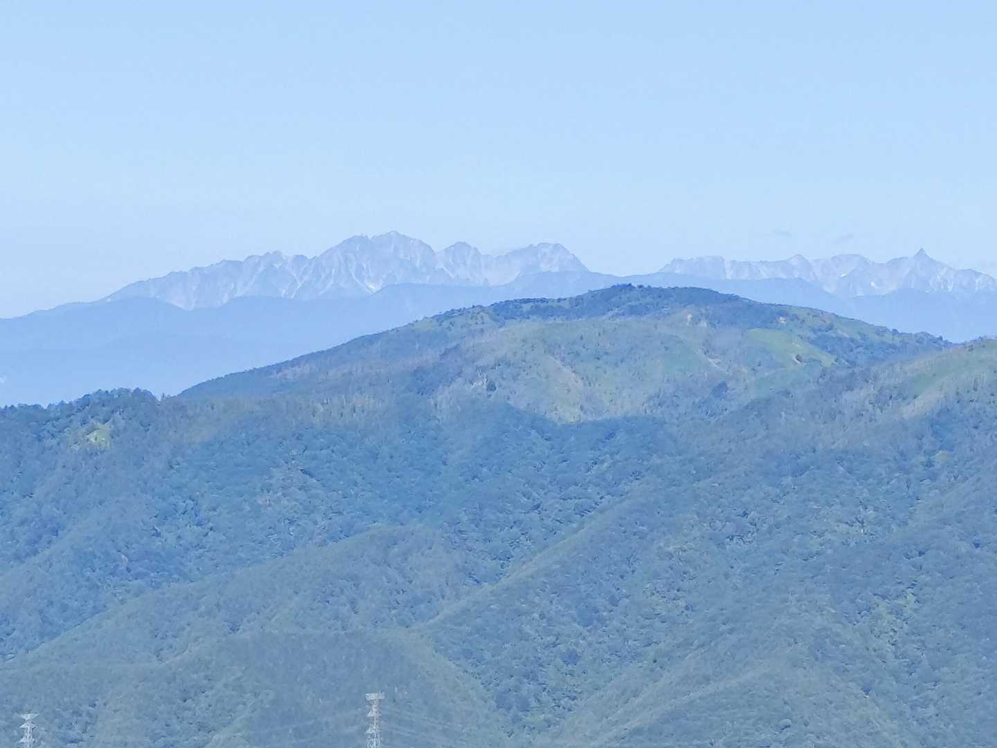 手前の山は先日登った鉢伏山方面
右上に槍ヶ岳が見えます😙