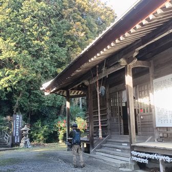 いつ観ても素晴らしい“真木大堂”の仏様達をゆっくり拝観して。正面石段から登って行きます。