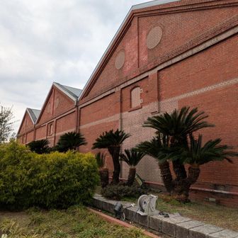 国道を少し行くと
ニッカウヰスキー（株）門司工場製造場（旧鈴木商店大里酒精製造所）
現在も現役
因みに鈴木商店は明治7年神戸で創業した明治・大正期の日本一の商社　幻の商社と言われてる