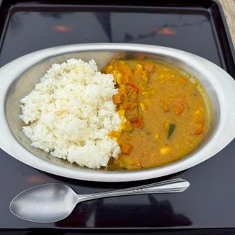 名物のネパールカレー😍🙏
（1400円）
全然辛くなくて美味しかった😍