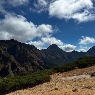 赤岩ノ頭から。
ここで今日は終わりです！
景色は見納め！寂しいけど下山します。
とても楽しい縦走でした😊
