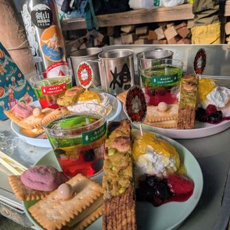 みんなが持ち寄ったスイーツでデザートプレート完成🌲🎅