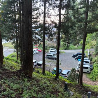 続々と登ってきてあと3台程で満車。今日は天気もいいので大盛況になりそうですね