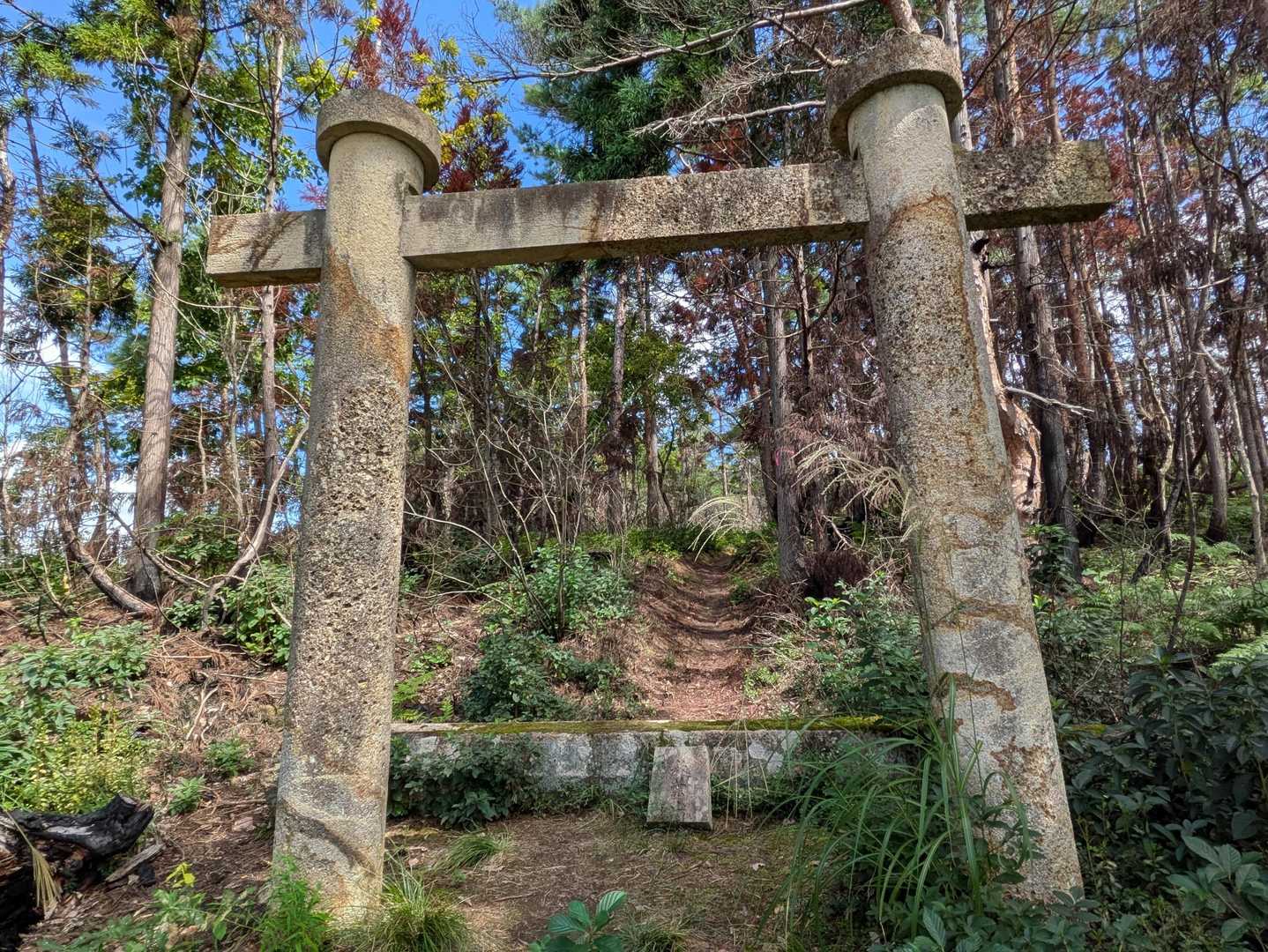 鳥居の石が落ちちゃってました⛩️💦