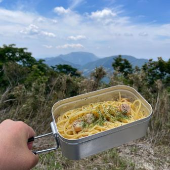 sin-cafe オープン！
伊吹山とカルボナーラ

なかなか良い茹で具合😃
メスティンで作るパスタもだいぶ慣れて来た🙆🏻‍♂️