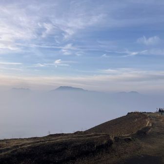 阿蘇　涅槃像… 根子岳⛰️…高岳⛰️など　濃霧🌫️で山頂⛰️の先っちょ…しか見えない😥