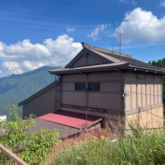 ロープウェイの山頂成就駅も見えてきた