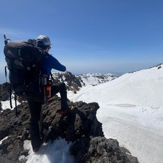 七高山登頂
あんなにモコモコだった七高山の雪もすっかり無くなってた