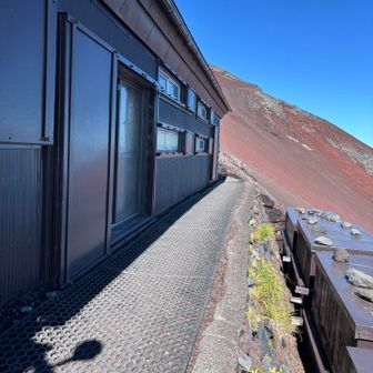 景色に見惚れたり，他の登山者と話したりしてるうちに，気がついたら吉田ルートと合流してました😃
