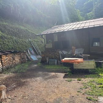 三条温泉。今回は素通りでしたが、日帰り温泉も行けるみたいです（小屋利用がない場合は沸かさない事もあるとか書いてたので事前に確認するのが吉）