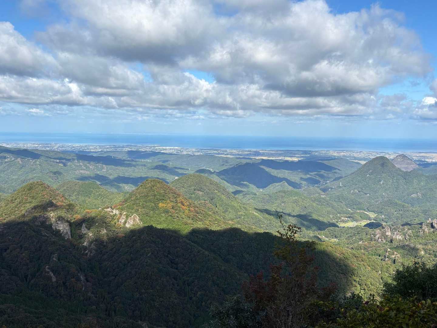 雄岳からは素晴らしい眺望

山頂カップヌードルが美味しい季節になったな😋