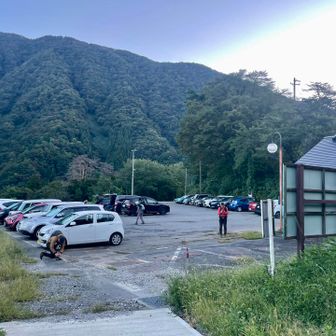 中部循環自動車道の勝原ICからすぐ
勝原(かどはら)登山口からスタート▶️