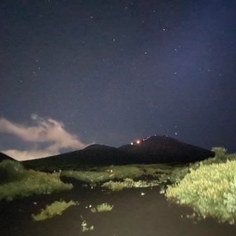 二ツ塚に向かって！
富士山にはヘッデンの行列、御殿場口登山道のコースを外れたから、他の登山者さんからの大声が聞こえた
でも、今日はこっちで良いのです😅ありがとう