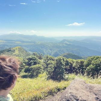 女岳からの阿蘇山をみる
涼しく気持ちいい🎶