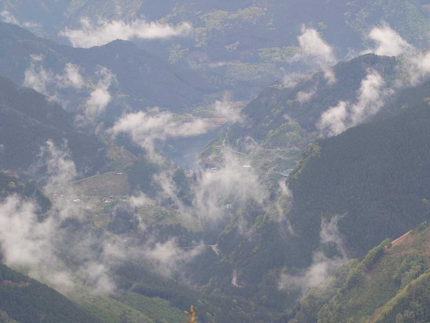 下界では千切れ雲が騒いでます😵