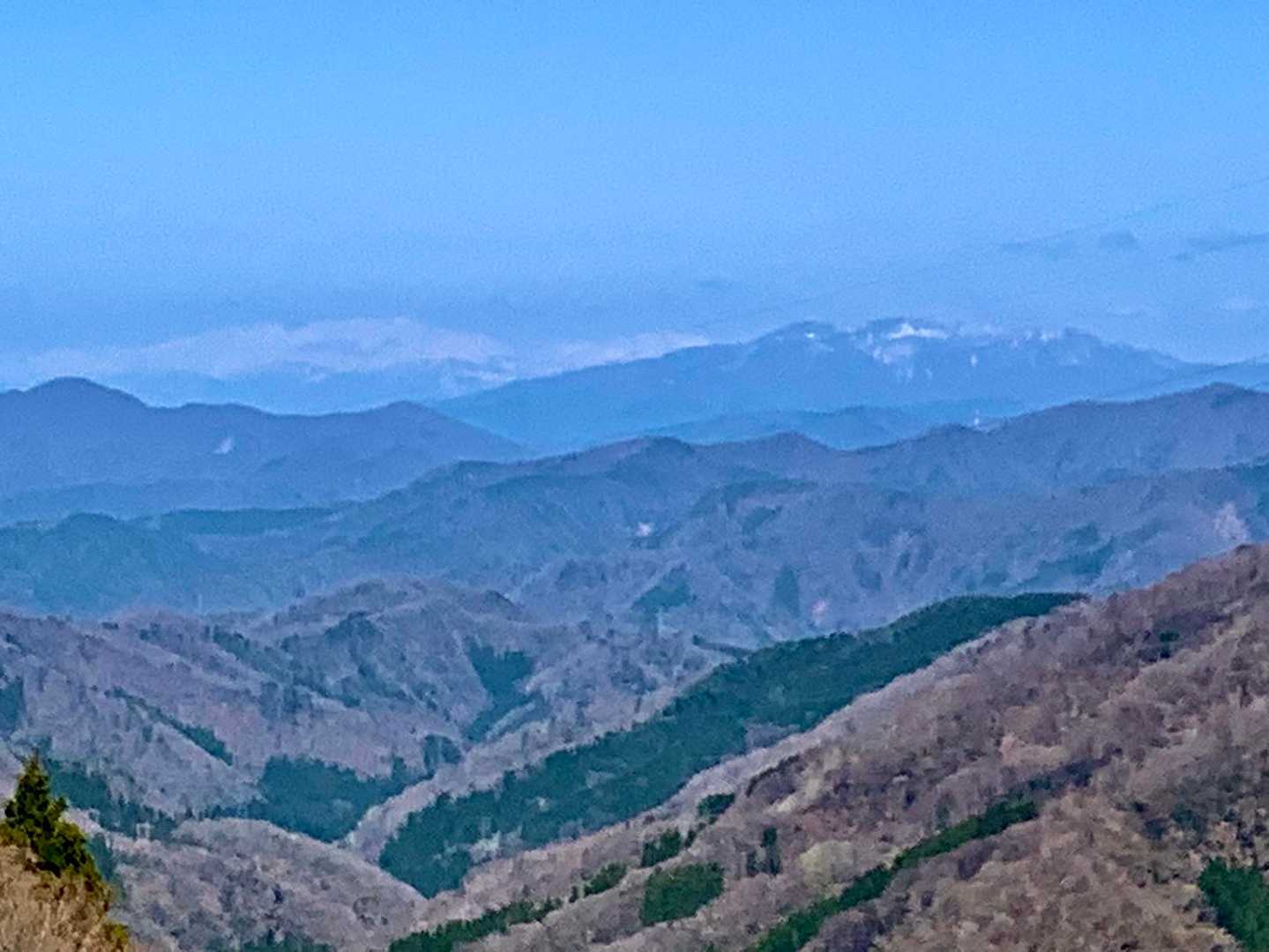 白山と、右側は経ヶ岳でしょうか。