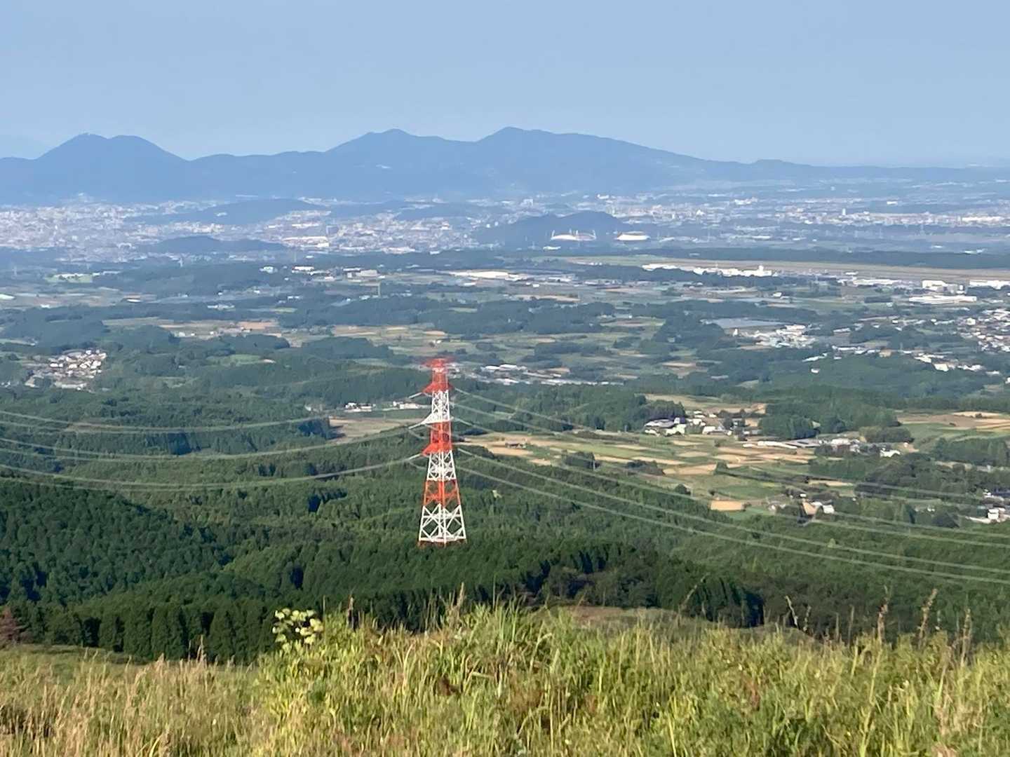 　　振り返ると阿蘇五岳
あとで登る杵島岳も左端に見える