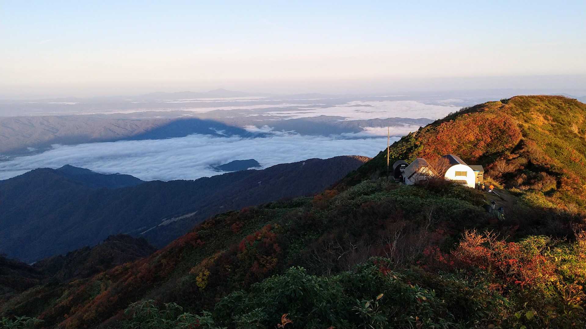 八海山（ロープウェー山頂駅）<山頂駅・女人堂・薬師岳・千本檜小屋>の写真
