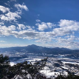 山頂より、子持山方面✨