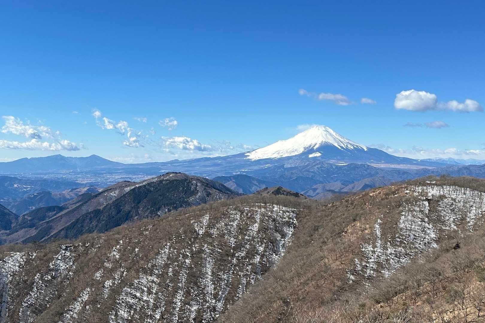 寄バス停-櫟山-栗ノ木洞-後沢乗越-鍋割山-小丸-花立ノ頭 縦走コースの写真