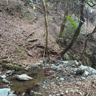 犬鳴川を渡ります