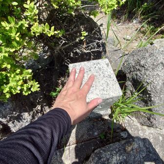 やっと三郡山に到着
三角点なでなで