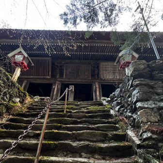 高山不動尊到着　急登です