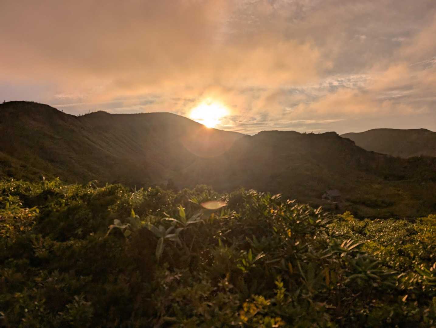 本日1番のご褒美🌄
山名通りに【焼けた山】
秋田焼山に沈む夕日が嬉しかった～😍
