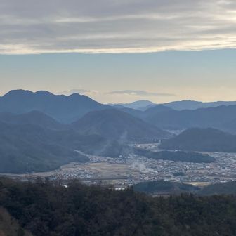 燃料補給場所の剣ヶ峰に到着
小豆島の稜線が雲の上に