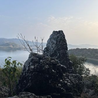 そして　舘山寺　舘山山頂⛰️ 左に寸座が見えます