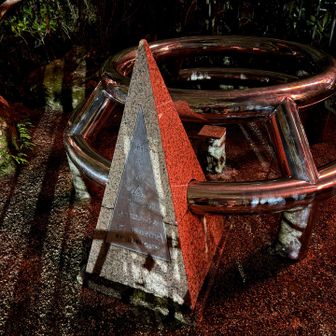 ▲稲佐山 333m
三角点が囲われていました。
階段10段ほどで登頂。