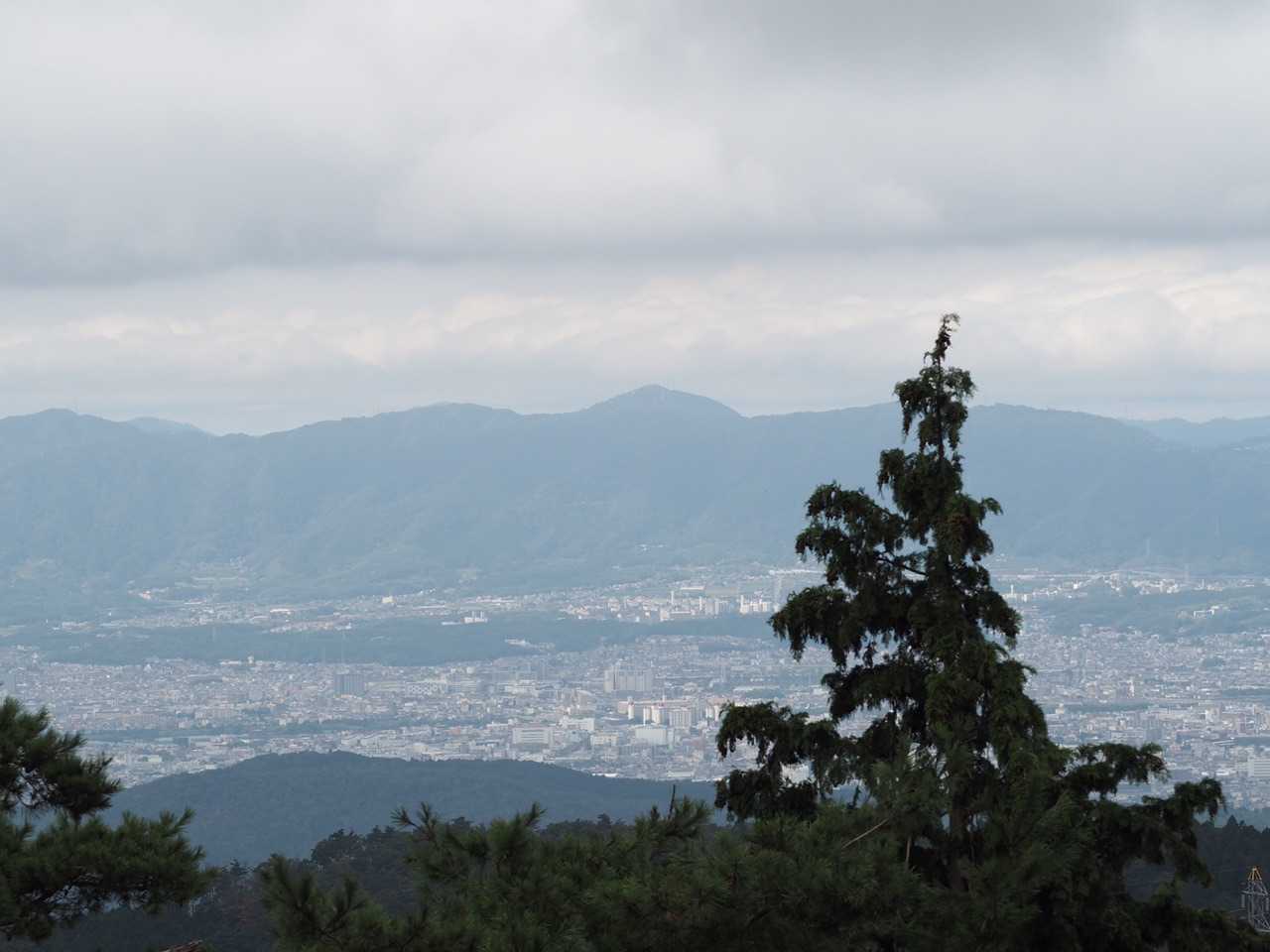 下山途中、ポンポン山を遠望‼️