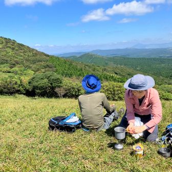 古い山友のふたさんは完全メシとかいうのを食べようとしてます