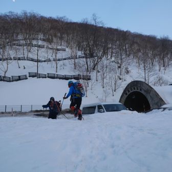 明るいうちに無事野塚トンネル登山口に戻って来ました