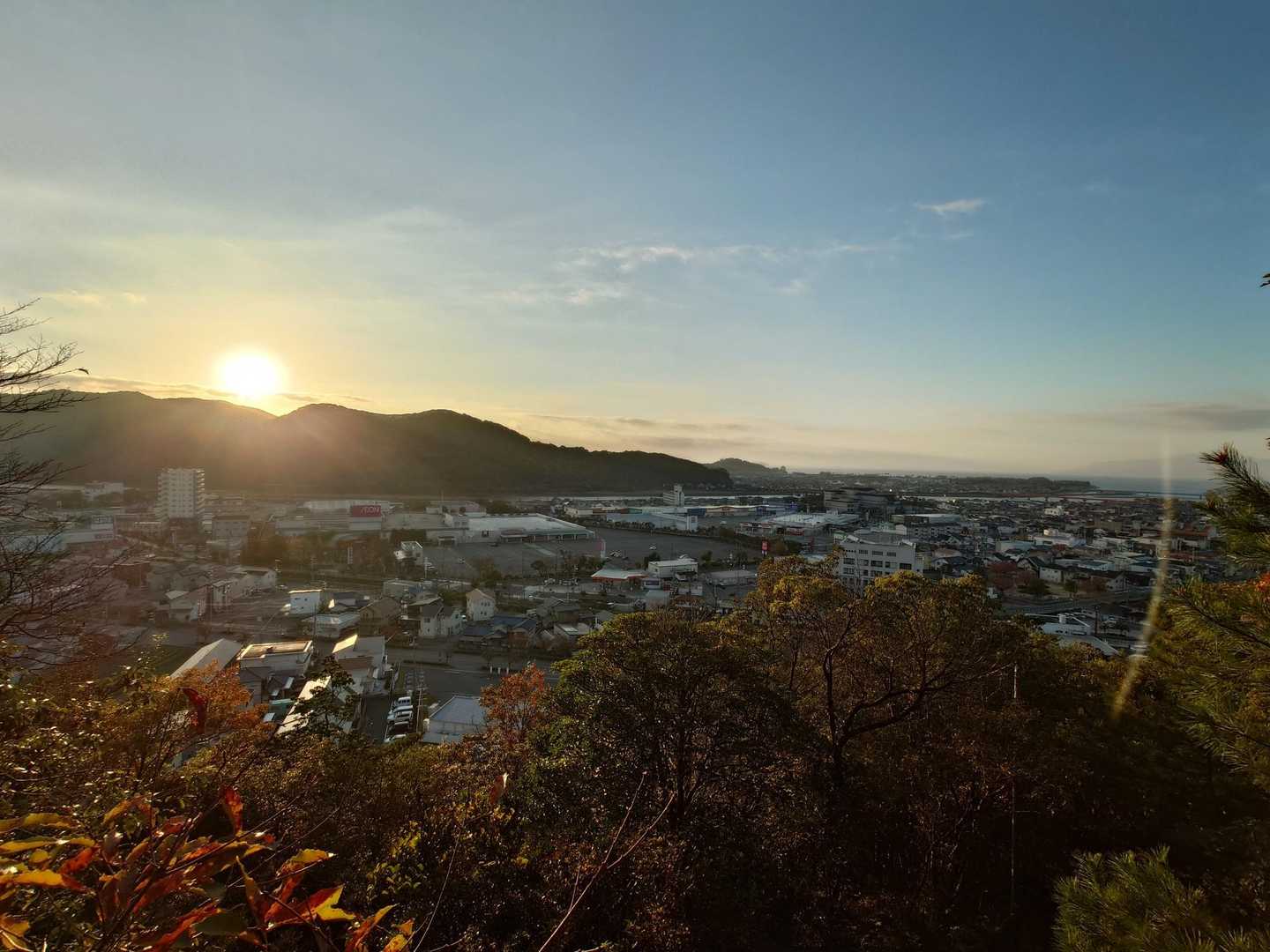 穏やかな日の出です。
肌寒い気温でしたが、すぐに体が温まって来ます。