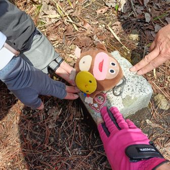 さく山君と一緒に三角点タッチ▲