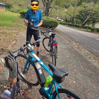 寺尾の千本桜で１回目の休憩🧋
ロードバイクのお師匠様😎
もちろん山も👍