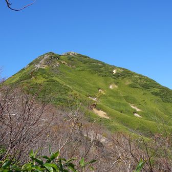 下山開始して山頂を振り返る