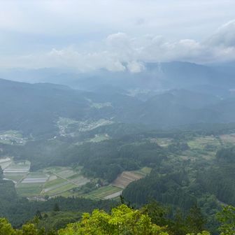 三ツ岩に着くと、少し景色が見えてきました。