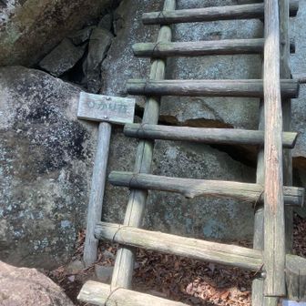 洞窟の中は寒かった