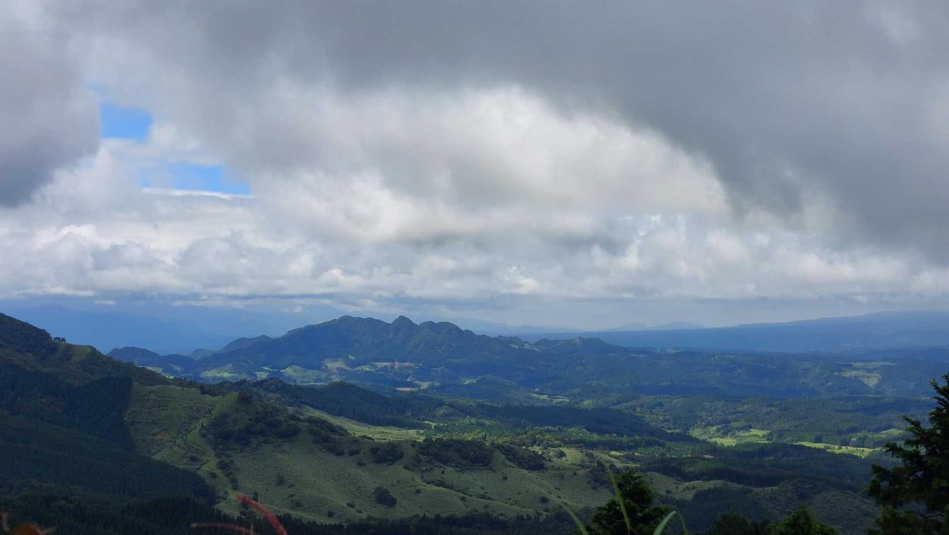 越敷岳登山口-五輪塔-緩木山-長尾山-越敷岳 周回コースの写真
