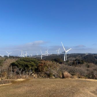直ぐに「髻山（もとどりやま）」

風車を眺めながら、
本日の目的ピークまで
東海自然歩道を歩きすすめる