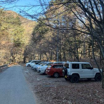 三ツ峠県営駐車場は既にいっぱい
