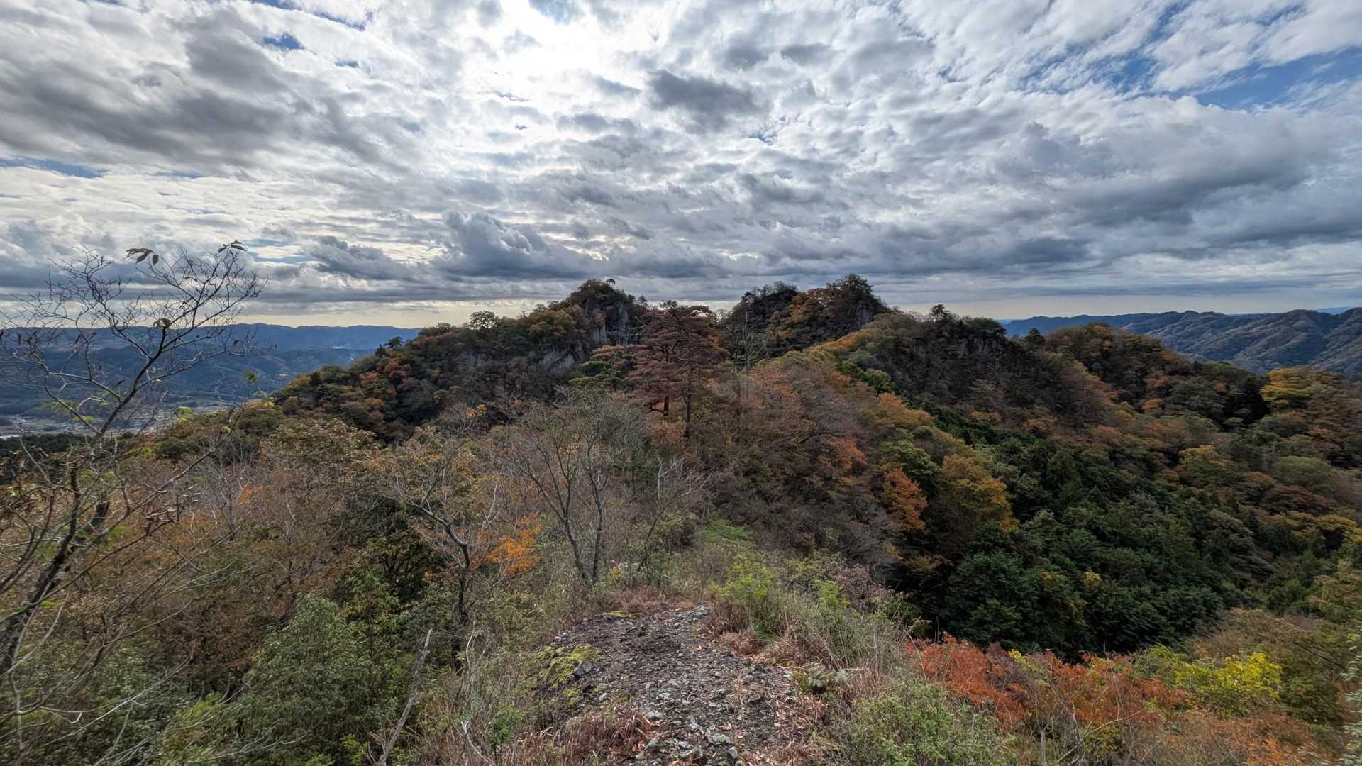 これが鍋足山の言われか