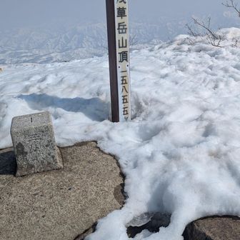山頂
一組しかいません
風もあるので休憩、補食でまた戻ります