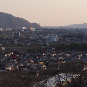 新田山より、すでに薄暗く・・