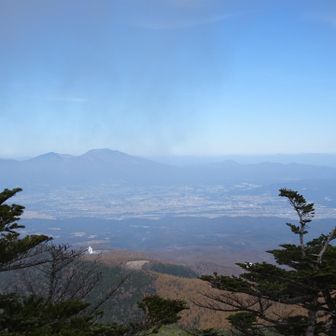 東側の見晴らし良し！　野辺山のパラボラアンテナや、奥に浅間山が見えます。