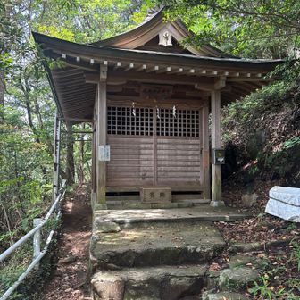 左脇を、抜けて行く