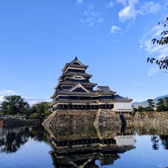 美しい城👍️右手向こうは美ヶ原の方か？